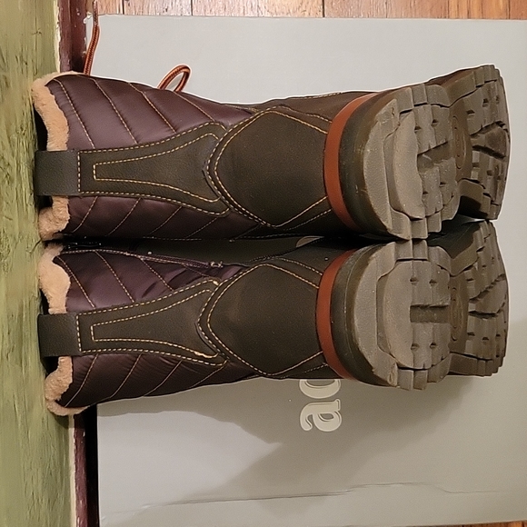 Aquatherm by Santana Canada Ahnah Snow Boots. Size 9. Width: M. - Picture 7 of 8